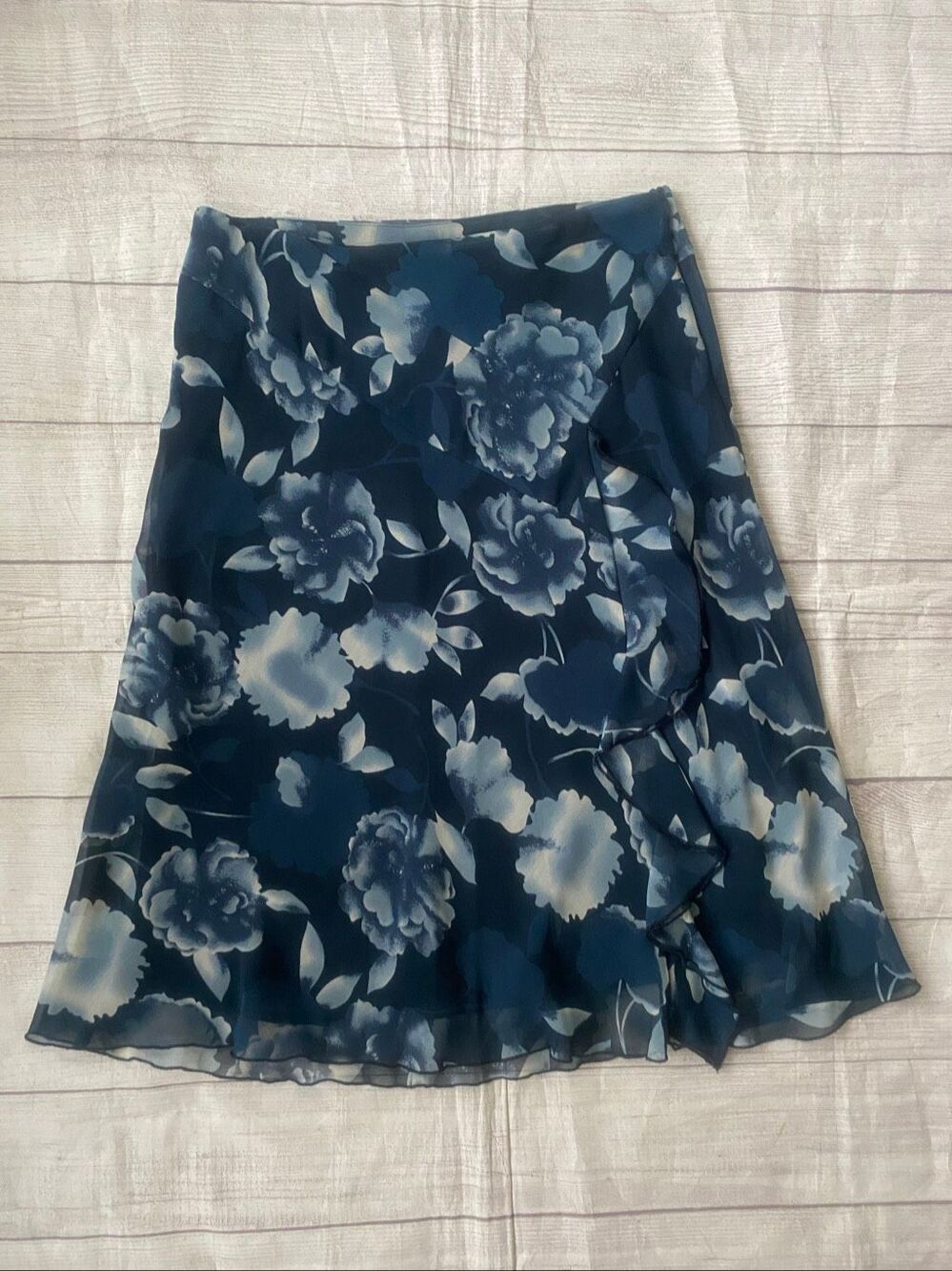 Sag Harbor women 8 floral print fully lined pull on skirt navy blue & white